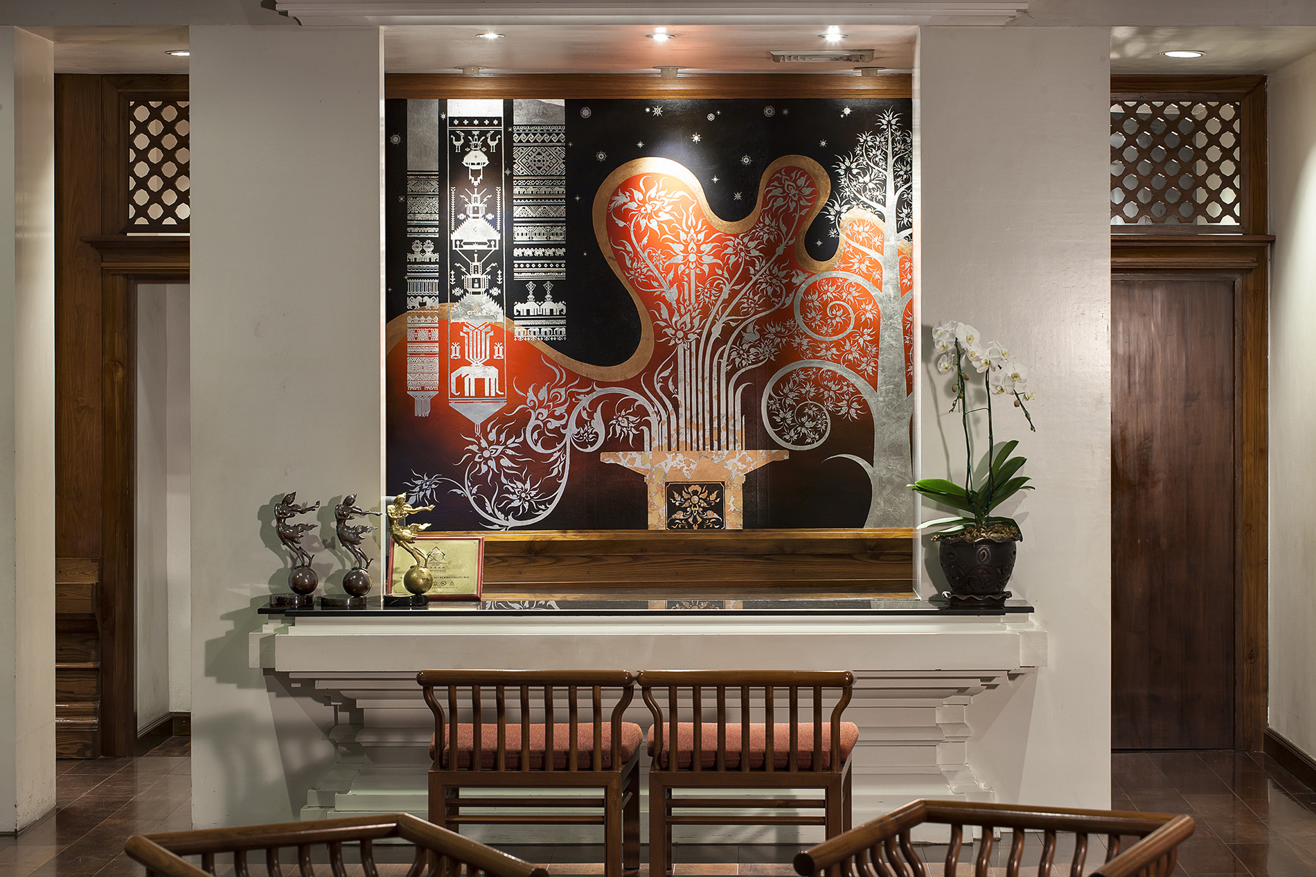 DECORATIVE INFLUENCES IN THE RESORT